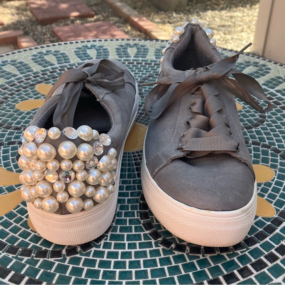 Steve Madden Shoes - STEVE MADDEN PEARL SNEAKER SIZE 8